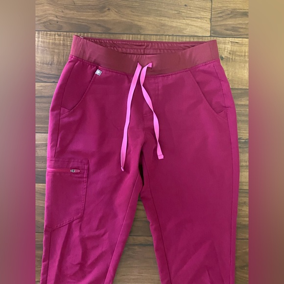 Figs Women's Zamora Jogger Scrub Pants Burgundy Sz S - Picture 4 of 6